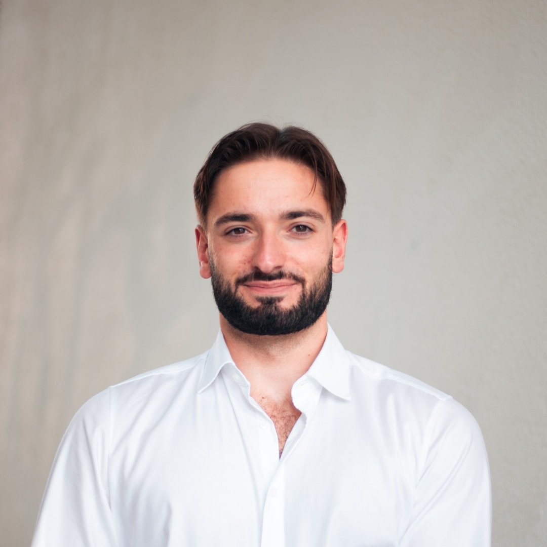 Gabin Massines, fondateur de PeakView AI, première agence GEO (Generative Engine Optimization) en France.